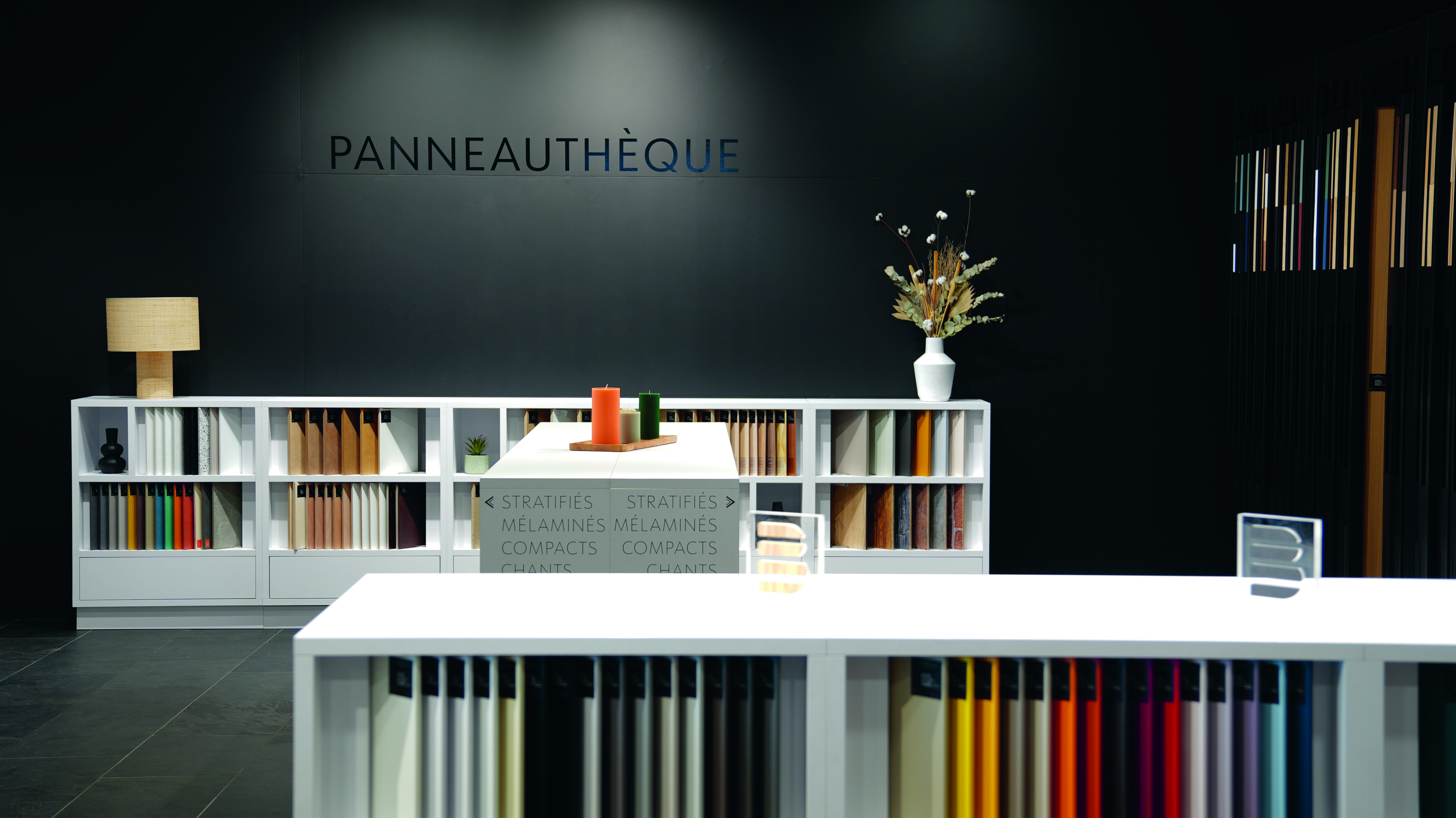 Panneauthèque d'un showroom B comme Bois (groupe Bouney, membre du groupement Nebopan).
