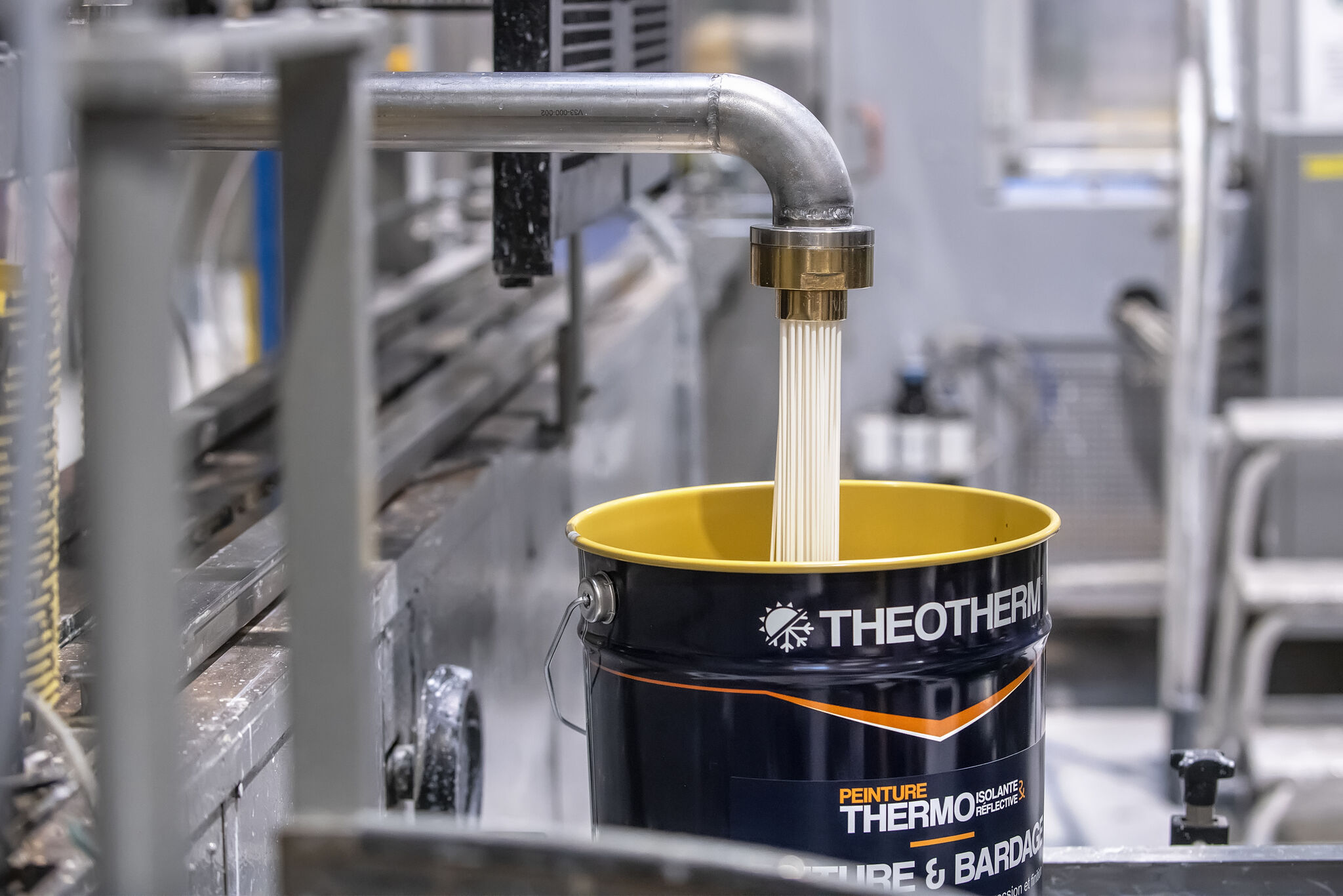 Ligne de production de la peinture anti-chaleur (cool roofing) ThéoTherm by Groupe Théodore.