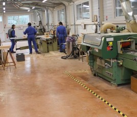 Atelier de fabrication de menuiseries industrielles