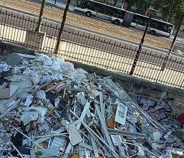 Dépôt sauvage de déchets de chantier - Paris, XVIIIe arrondissement.