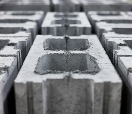 Blocs béton sans ciment : une technologie développée par le fabricant canadien CarbiCrete.