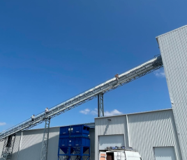 Atlantique Agglos, usine de blocs béton standards et rectifiés de BigMat Atlantique Matériaux (Vendée).