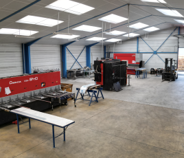 Groupe Denis Matériaux - Atelier de pliage de la nouvelle enseigne Plitec créée en partenariat avec l'entreprise Ferattec.