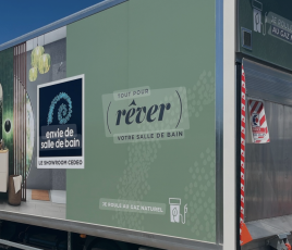 Camion électrique de l'enseigne Envie de Salle de Bain.