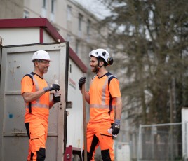 EPI Center  sa gamme KITA certifieé GRS. Ici, la softshell, le T-shirt et le pantalon conçus à base de polyester recyclé.