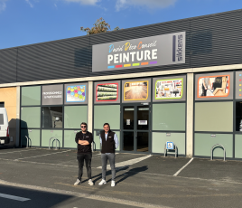 Les deux cogérants du showroom Sikkens Solutions PASS à Châteauroux (Indre).