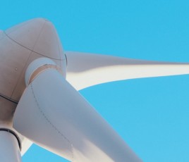 Éolienne de la marque Alterna énergie.