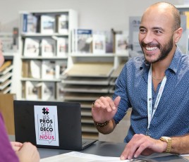 FND décoration vendeur client comptoir magasin