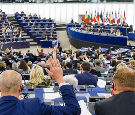 Vote des eurodéputés au Parlement européen, à Bruxelles (Belgique / UE).