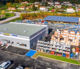 Vue aérienne d'une agence Samse en Isère.