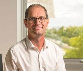 Portrait photo de Sébastien Sterckx, directeur général de DMBP