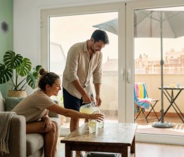 Zehnder appartement salon couple confort d'été ventilation climatisation