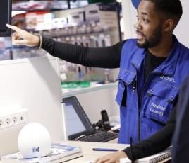 Comptoir dans une agence de Rexel France.