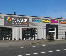 Façade de showroom Espace Revêtements.