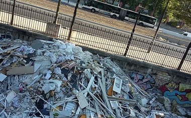 Dépôt sauvage de déchets de chantier - Paris, XVIIIe arrondissement.