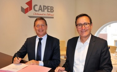 Signature du partenariat PV entre Lariviere et la Capeb.
