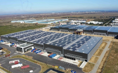 Hub logistique d'Adeo à Fos-sur-Mer (Bouches-du-Rhône).