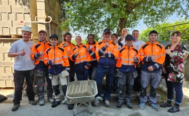 Élèves du CFA de Brétigny-sur-Orge (Essonne), partenaire de L'École des Bâtisseurs créée par Point.P (enseigne du groupe Saint-Gobain).