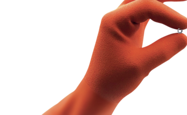 Gants en latex Touch-E fabriqués par Penta Electrical Safety Products.