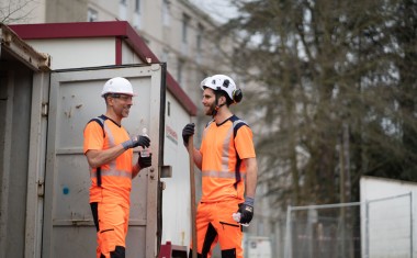 EPI Center  sa gamme KITA certifieé GRS. Ici, la softshell, le T-shirt et le pantalon conçus à base de polyester recyclé.