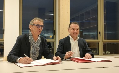 De gauche à droite : Jean-Jacques Raidelet (directeur des marchés de GRDF) et Roland Mongin (délégué général de Coédis) ont signé le 20 janvier un partenariat d’un an pour « accélérer la dynamique de la PAC hybride ».