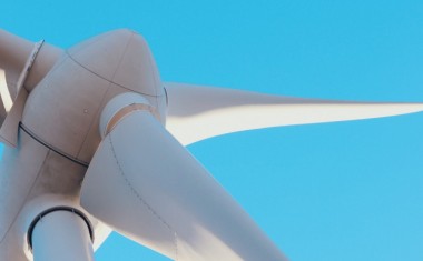 Éolienne de la marque Alterna énergie.