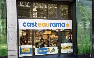 Façade du magasin Castorama, à Paris (quartier Grenelle).