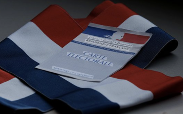 Carte d'électeur et écharpes tricolores - Élection municipales 2026.