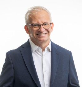 Portrait photo de Gérard Néton, président de la FFQ, Fédération française de la quincaillerie 