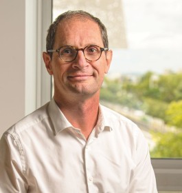 Portrait photo de Sébastien Sterckx, directeur général de DMBP