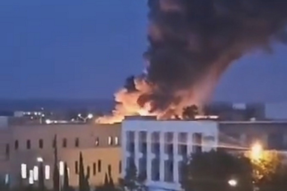 Incendie de l'agence PUM à Vaulx-en-Velin.