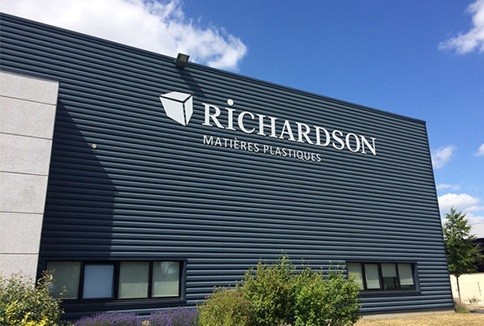 Nouveau logo de Richardson Matières Plastiques.