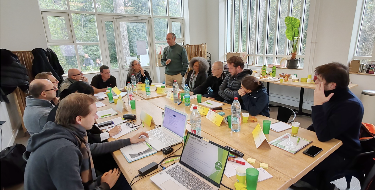 Séance de travail en octobre 2024 des membres fondateurs de la Fédécomat à Paris.