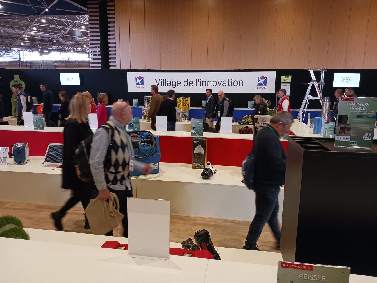 Ambiance sur le salon Cofaq 2025 à Lyon - Village de l'innovation.