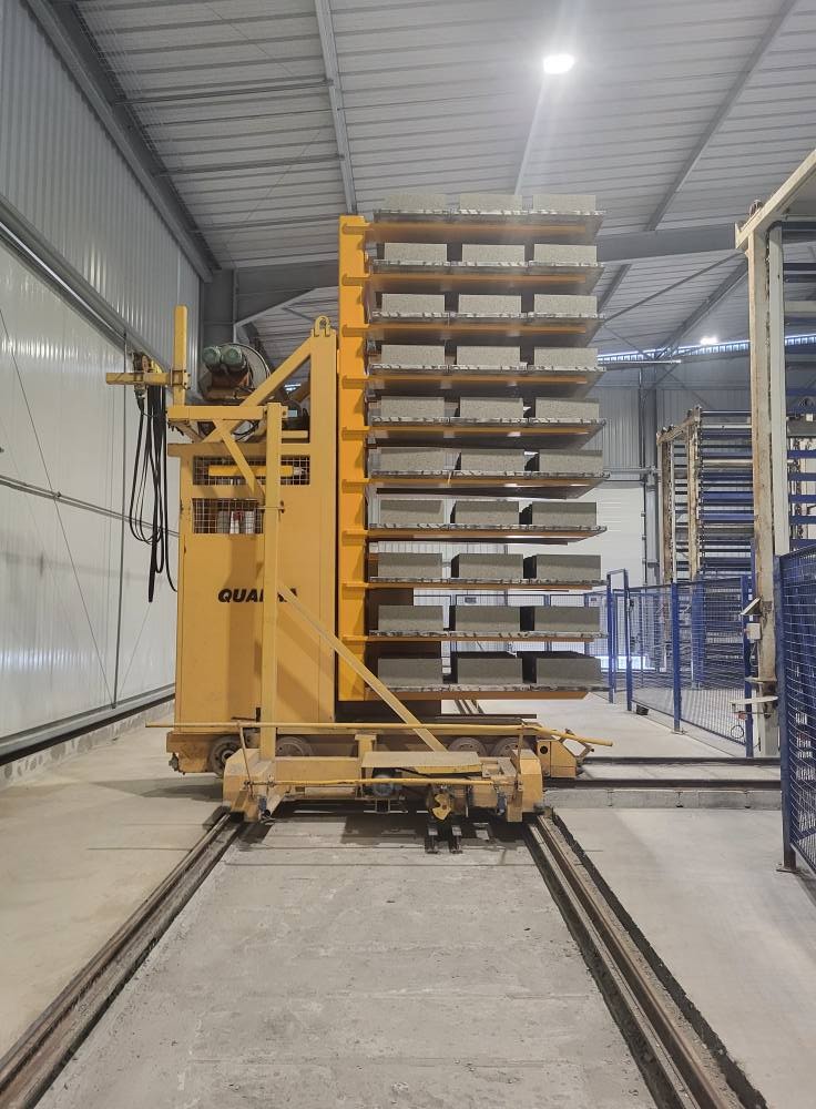 Atlantique Agglos, usine de blocs béton standards et rectifiés de BigMat Atlantique Matériaux (Vendée).