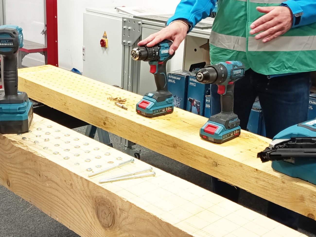 Laboratoire tests produits de Kingfisher France, à Templemars (59).