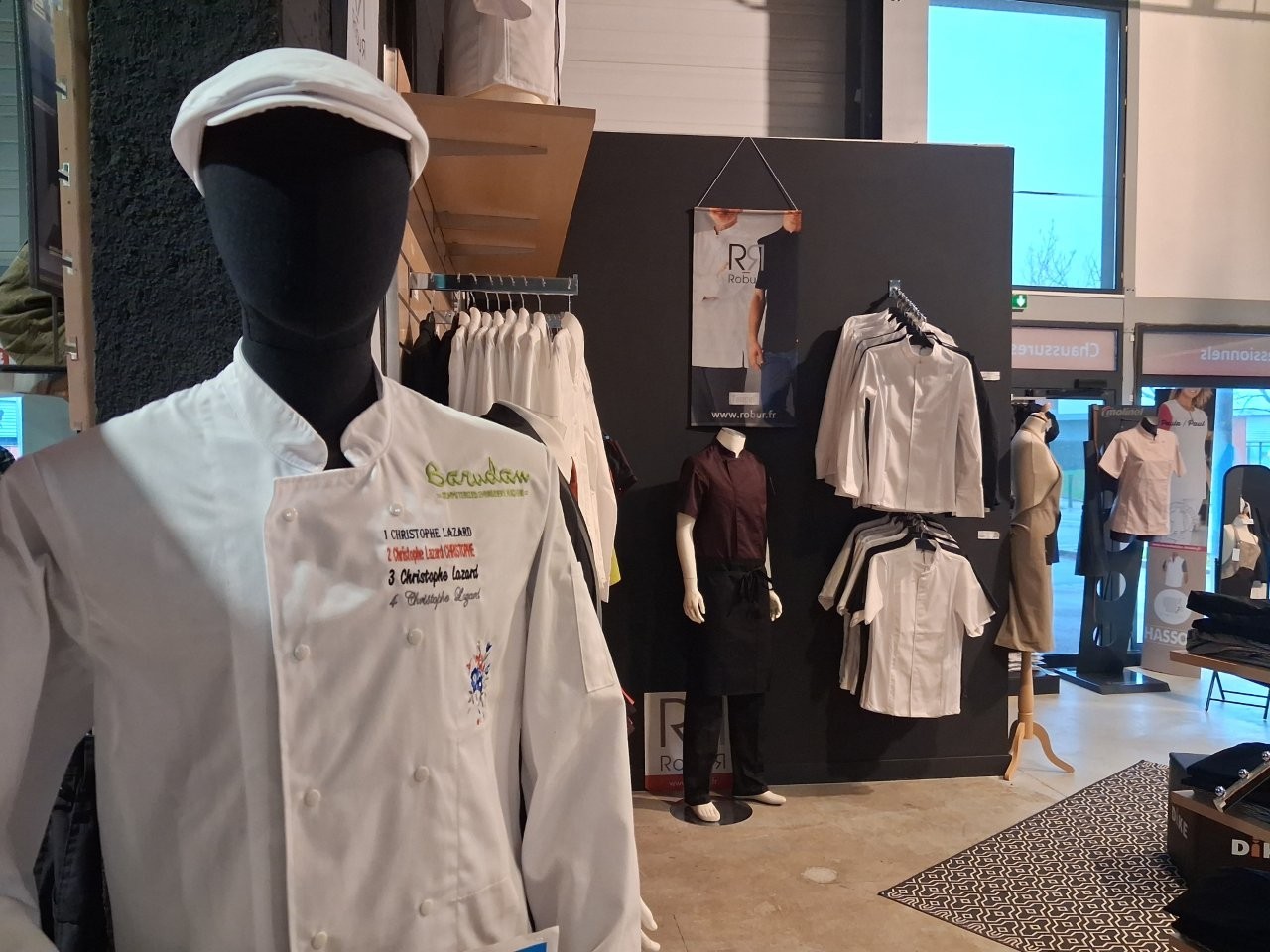 SPC Néo : intérieur du showroom d'Angoulême (Charente) - Adhérent Sécurom (groupe Cofaq).