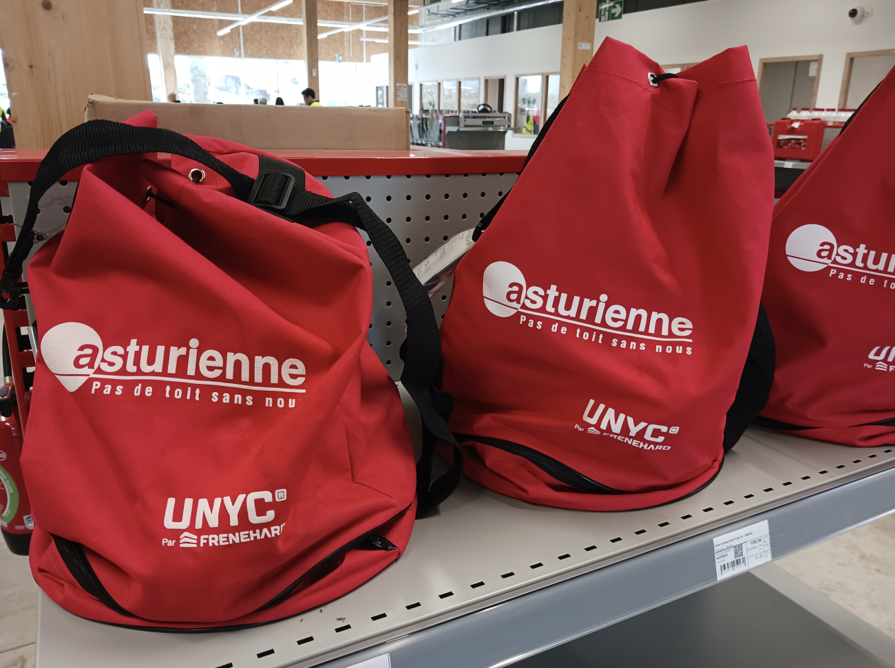 Agences Asturienne et Cédéo à Bobigny (93).