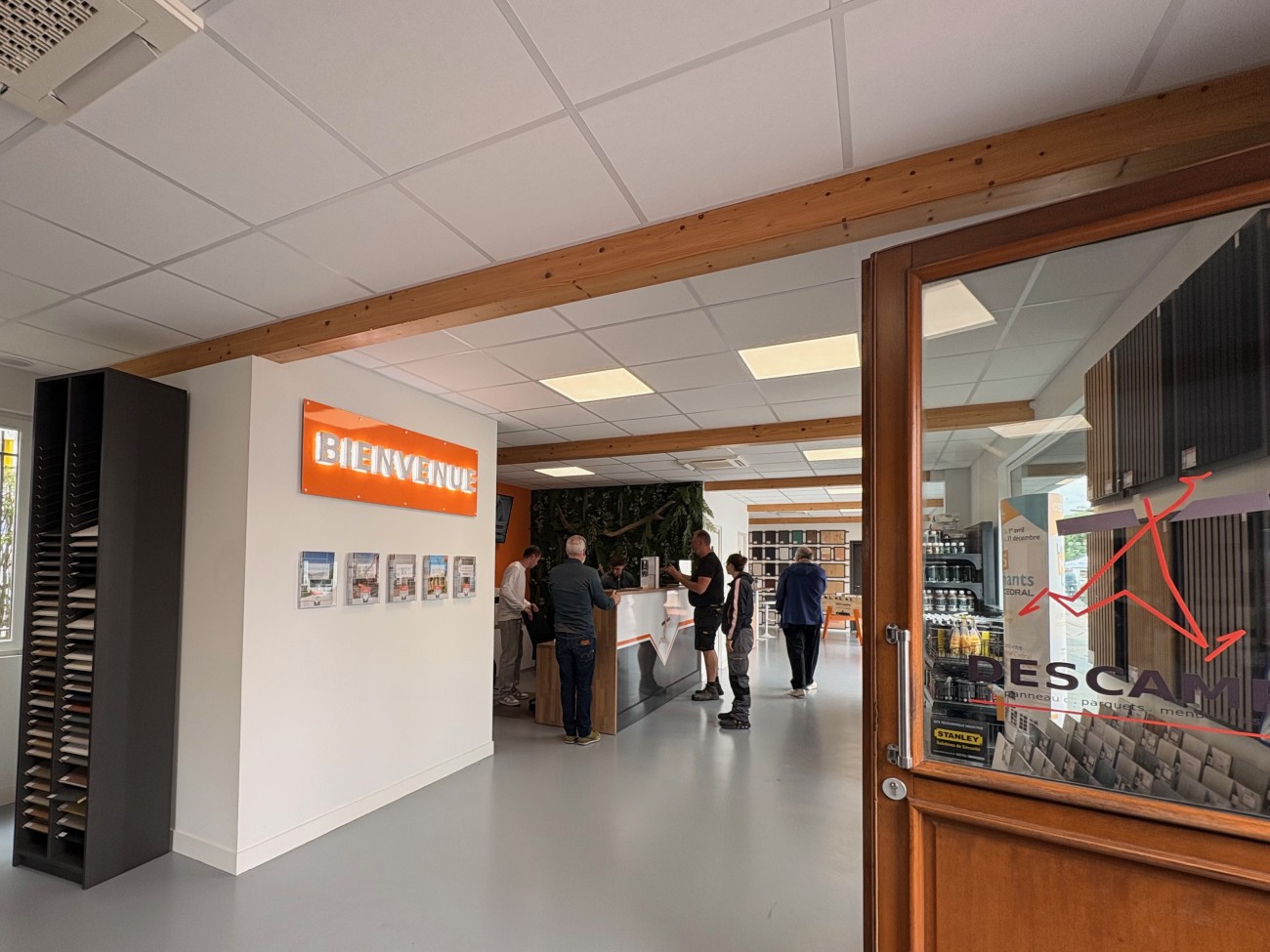 Showroom Descamps Bois à Dunkerque (59).