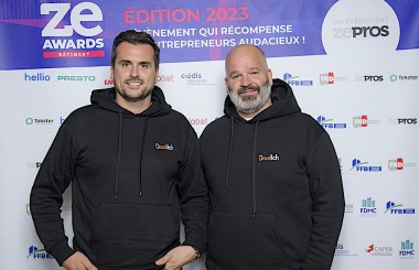 Julien Visonneau, l'artisan, et Adrien Devenyns, le développeur aux Ze Awards du bâtiment
