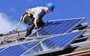 Installation panneaux solaires PV.
