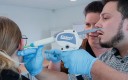 Prise d'empreintes audivitives (EPI) dans le laboratoire d'essais de Cotral Lab : une entreprise de Condé-en-Normandie (Calvados).