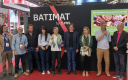 Les membres de l'Alliance des éco-matériaux sur le salon Batimat, à Paris, le 30/09/2026.